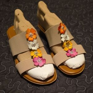 Women’s Beige Floral Slide Sandals with Multicolor Flower Accents